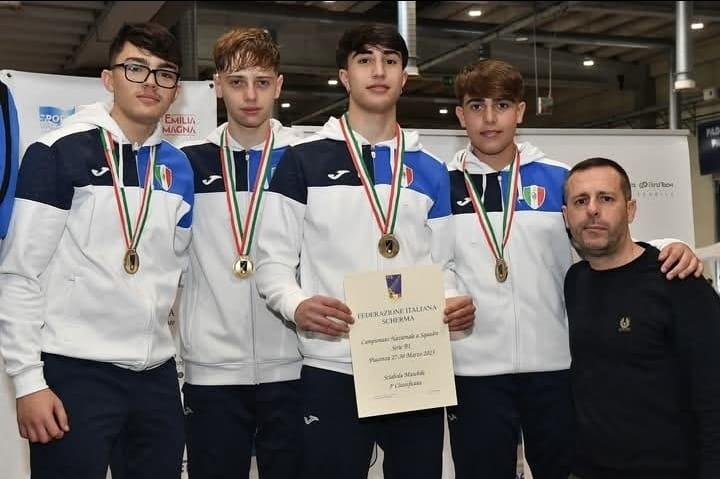 immagine 2 di Trionfo del Circolo Schermistico Mazarese: Ai Campionati Italiani di Serie B1 la squadra di sciabola maschile è bronzo e ritorna in Serie A2